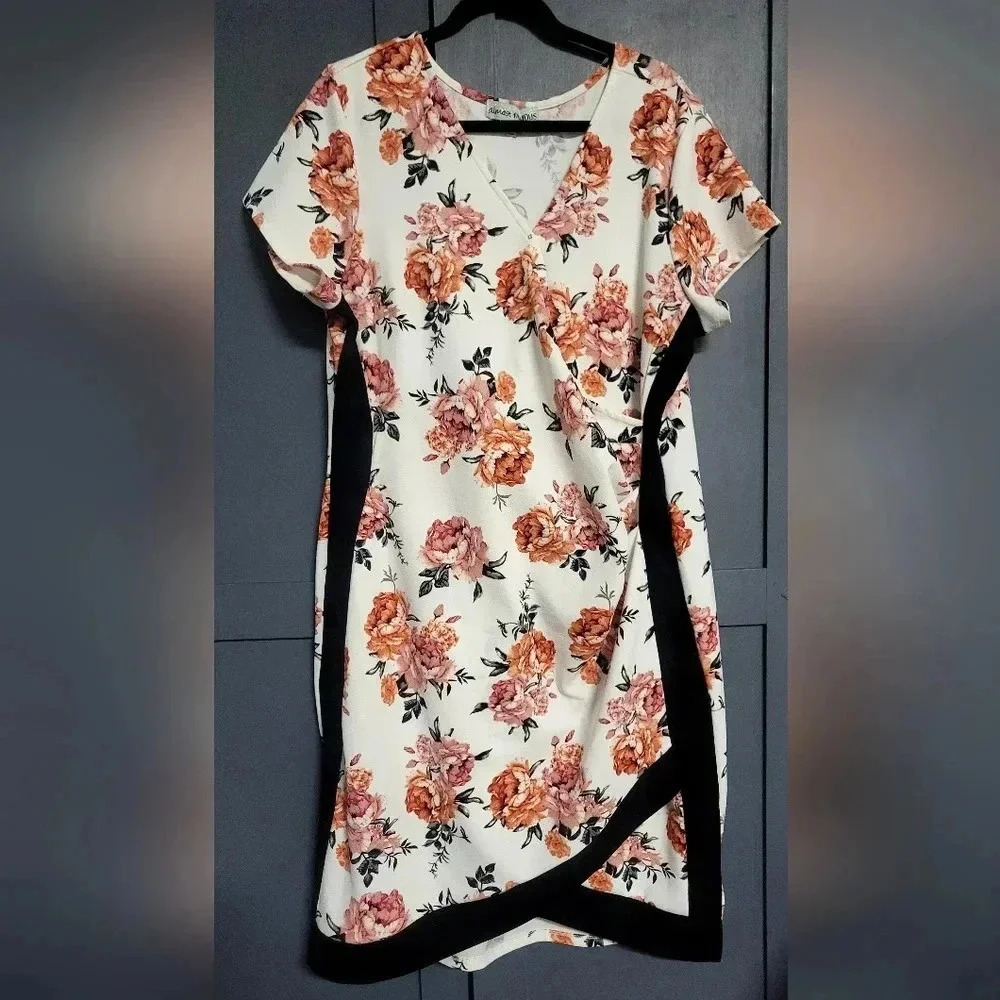 Almost Famous Dress - NWOT - Size 3X - Cream with Peach Flowers and Black Trim